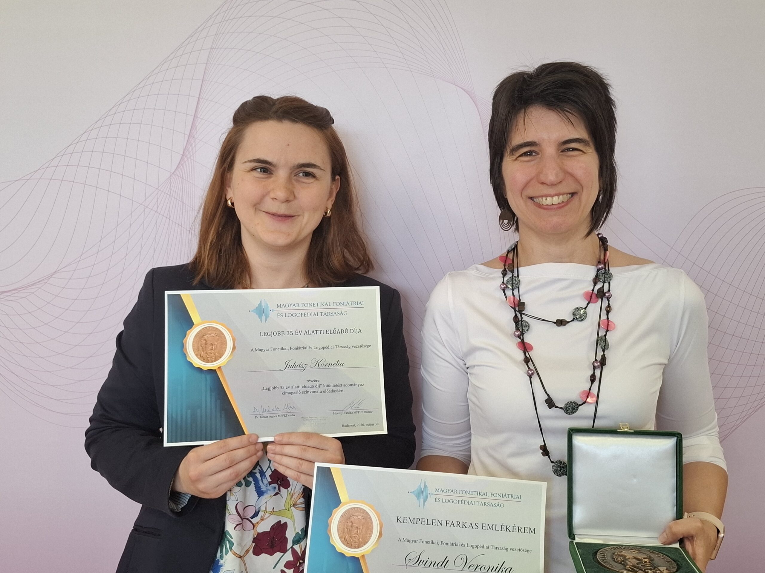 Díjeső az MFFLT konferenciáján